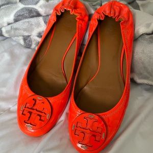 Neon orange TORY BURCH flats!